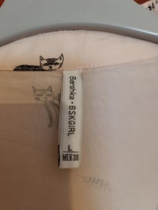 Blusa Bershka rosa claro gatos