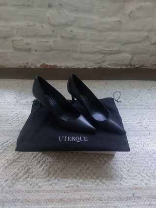 Salones negros Uterqüe