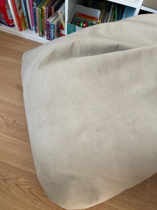 Puff similar a este enorme comprado en Zara home