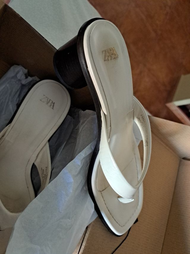 Sandali con tacco basso Zara bianchi