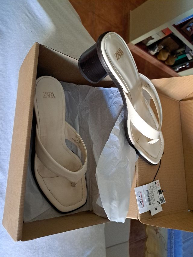 Sandali con tacco basso Zara bianchi