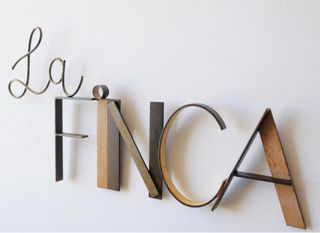 Parcela con casa: luz y agua