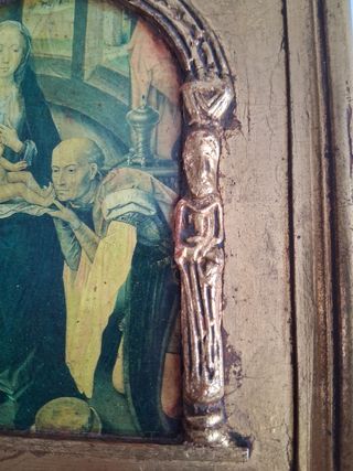 Retablo antiguo con marco dorado