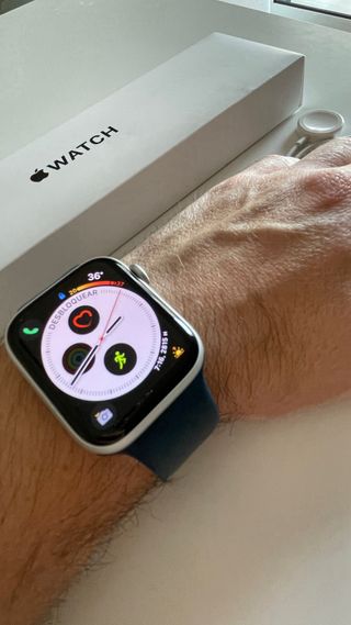 Apple Watch plata, 93% salud bateria. Impecable. 