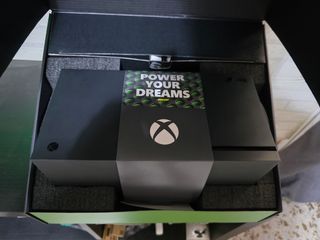 Xbox Series X negra + 4 mandos + AC Valhalla