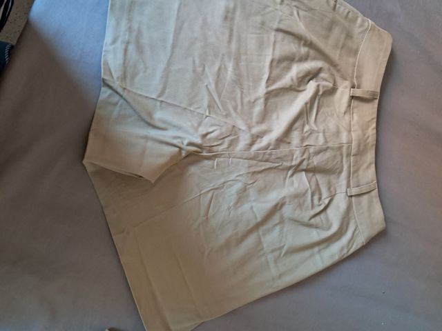 Shorts beige mujer