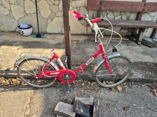 Bicicleta Torrot plegable roja. Sin sillin