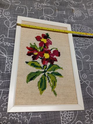 Cuadro Flores Petit Point Bordado