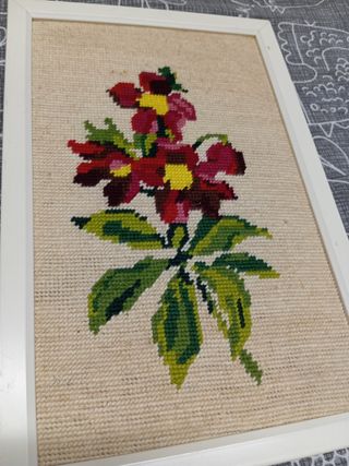 Cuadro Flores Petit Point Bordado