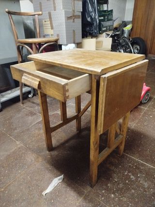 Mesa plegable antigua de madera