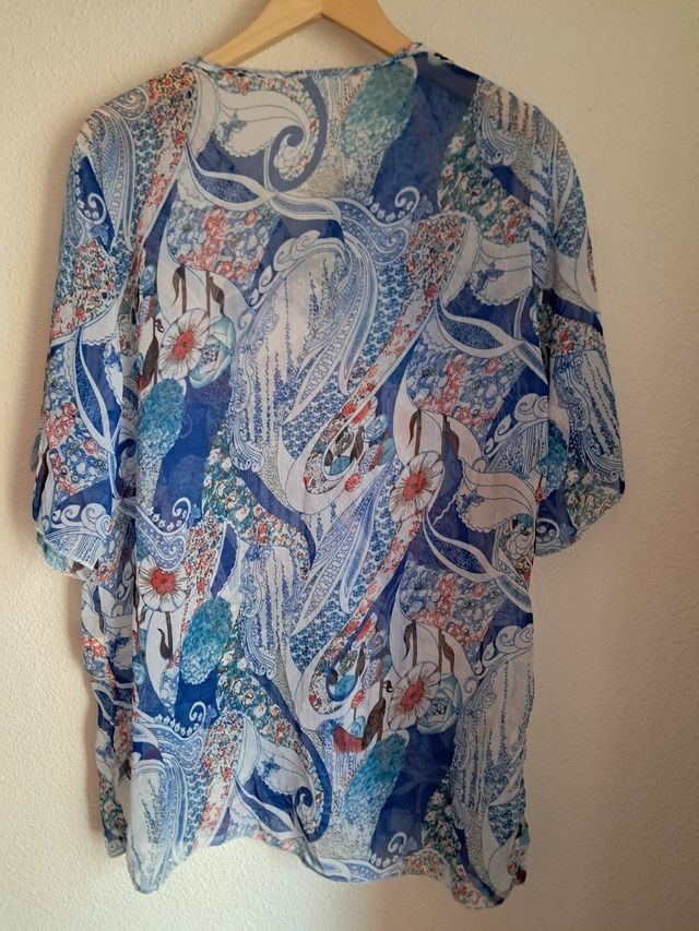 Blusa estampada azul | multicolor