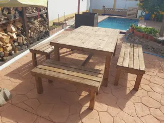 Mesa Comedor Rustica de Madera y bancos.