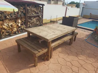 Mesa Comedor Rustica de Madera y bancos.