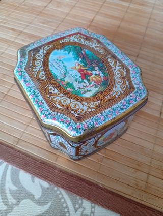 4 scatole metalliche vintage
