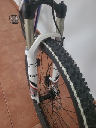 Bicicleta Ghost MTB blanca