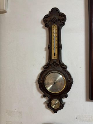 Barometro antico in legno