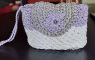 Bolsito crochet morado-blanco