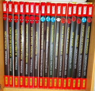 LOTE DE 46 TOMOS DE
 " MARVEL HEROES "
