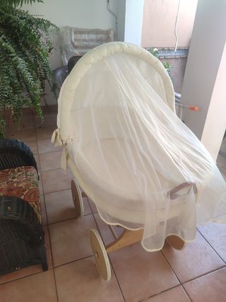 Vendo Moisés de mimbre