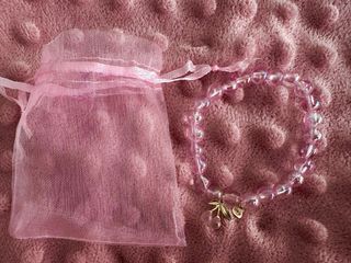 Pulseras con dijes de cereza 