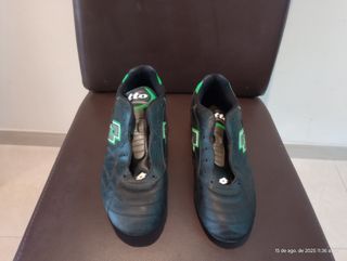 Botines fútbol Lotto vintage negros talla 43