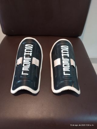 Botines fútbol Lotto vintage negros talla 43