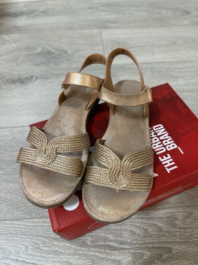 Sandalias niña doradas