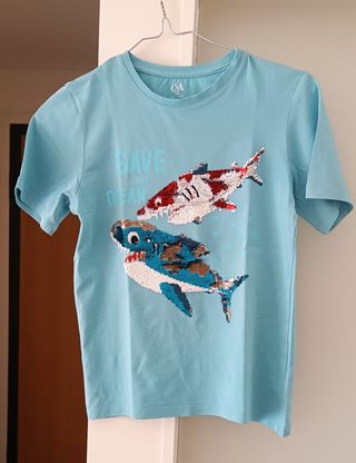 T-shirt 
menino - tubarão - 10A (140cm)