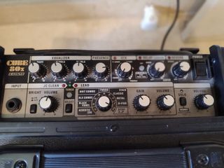 Amplificador guitarra Roland CUBE 80X + Pedales 