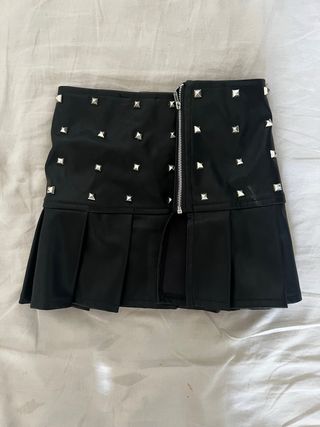 Mini Falda Negra con Tachuelas