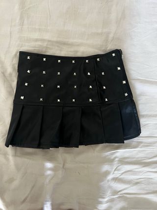 Mini Falda Negra con Tachuelas