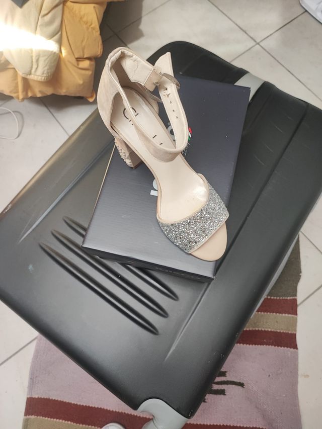 Sandali eleganti beige e argento