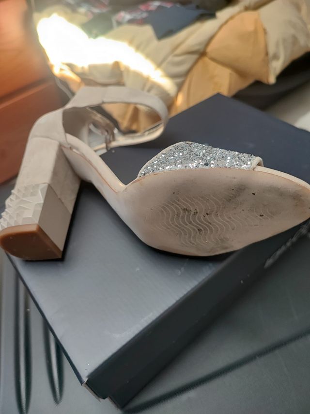 Sandali eleganti beige e argento