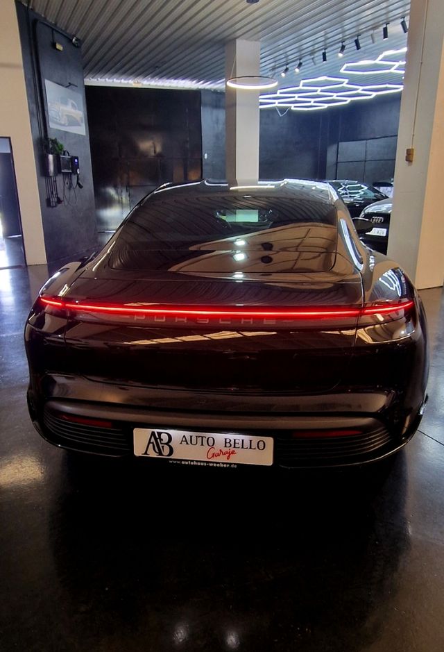 Porsche Taycan 2021
