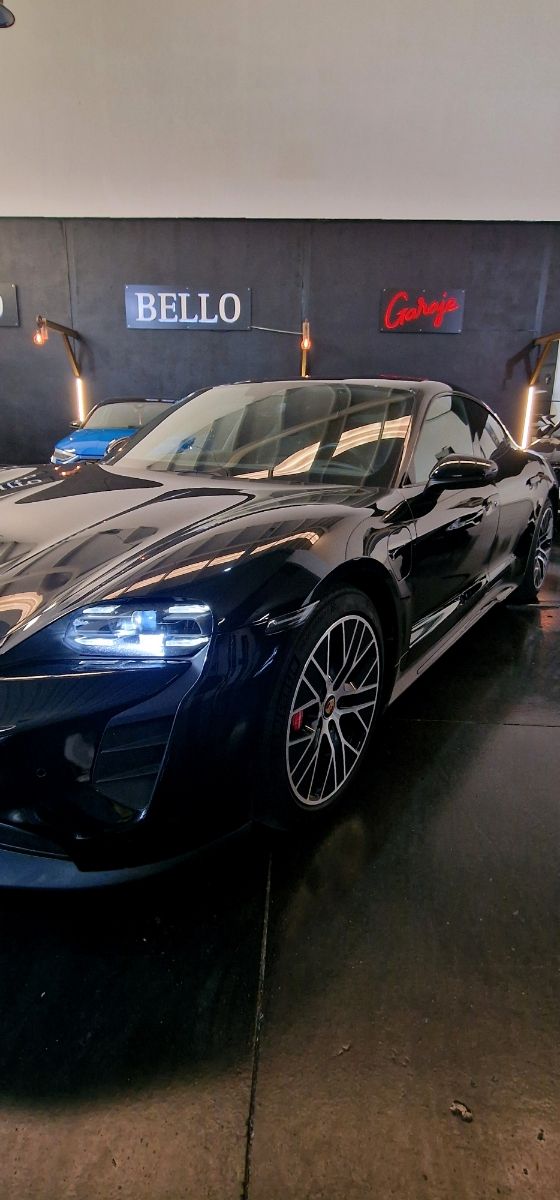 Porsche Taycan 2021