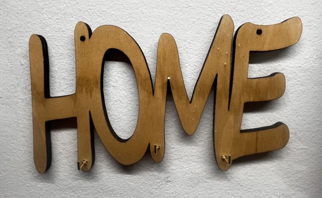 Portachiavi da parete "Home" in legno lasercut