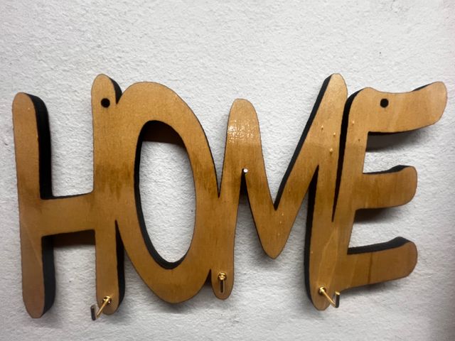 Portachiavi da parete "Home" in legno lasercut