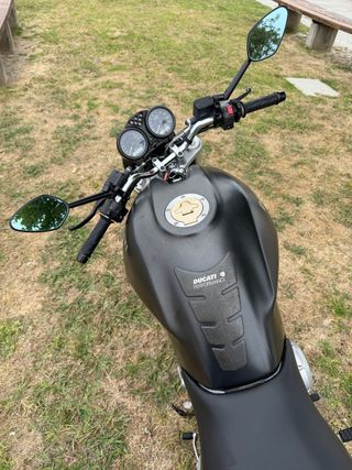 Ducati Monster 620 Dark – Año 2005 – 20.000 km