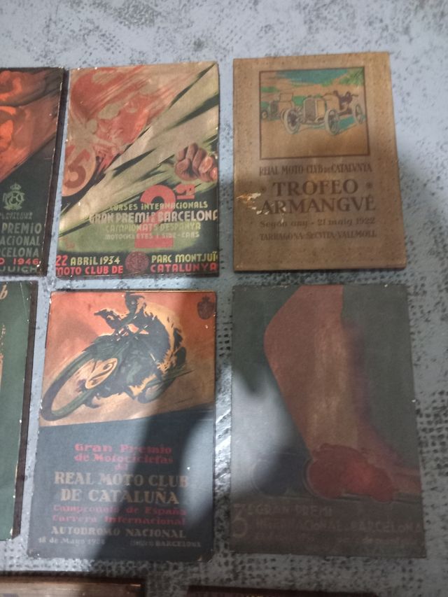 8 quadri di vecchie corse motociclistiche