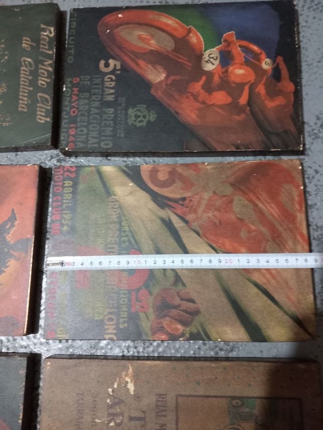 8 quadri di vecchie corse motociclistiche