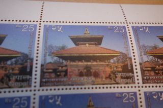 14 sellos de Nepal sin usar ni cortar.