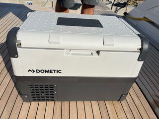 Nevera 12/220V nueva de 50 L (sin uso)