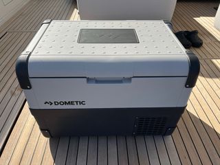 Nevera 12/220V nueva de 50 L (sin uso)