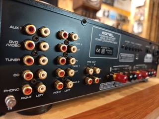 Amplificador Rotel RA-1070