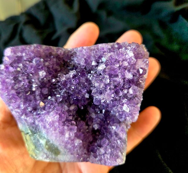 Grande geode di ametista - energia