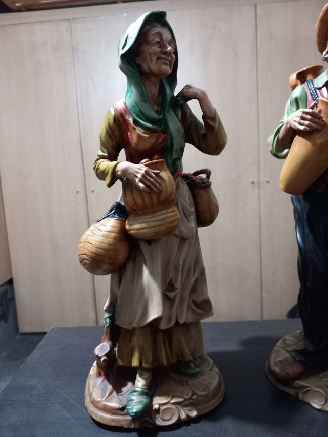 Coppia di figure anziane del marchio