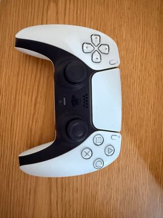 PS5 Digital Edition, mando PS5, cargador y cables