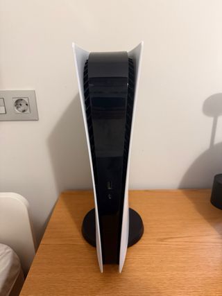 PS5 Digital Edition, mando PS5, cargador y cables