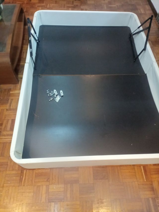 Ikea Soporte cama blanco - metal y plástico.