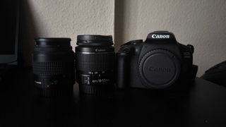 Canon EOS 2000D + 2 Objetivos - Cámara réflex